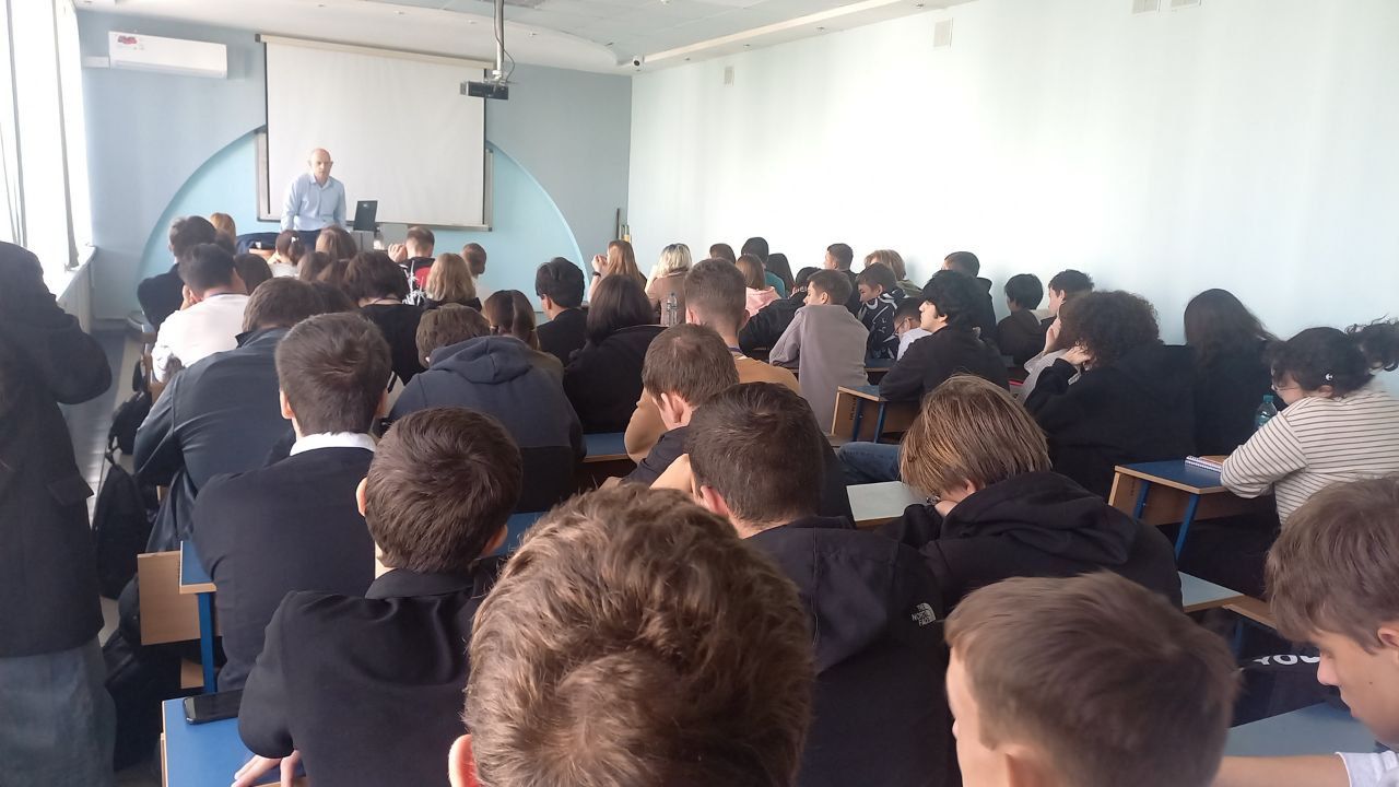 Встреча с представителем УВД: о службе, кибербезопасности и создании кибердружины Встреча с представителем УВД: о службе, кибербезопасности и создании кибердружины