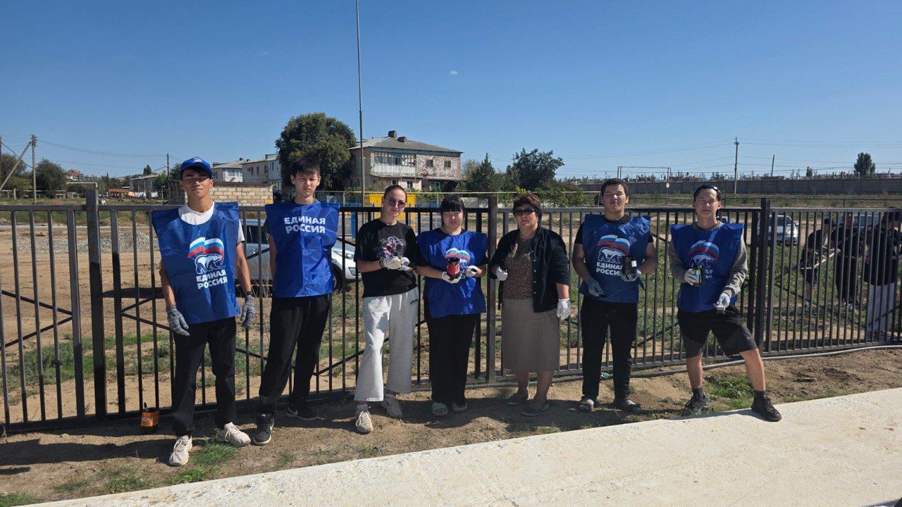 Студенты Володарского филиала АГПК внесли вклад в благоустройство родного парка! Студенты Володарского филиала АГПК внесли вклад в благоустройство родного парка!