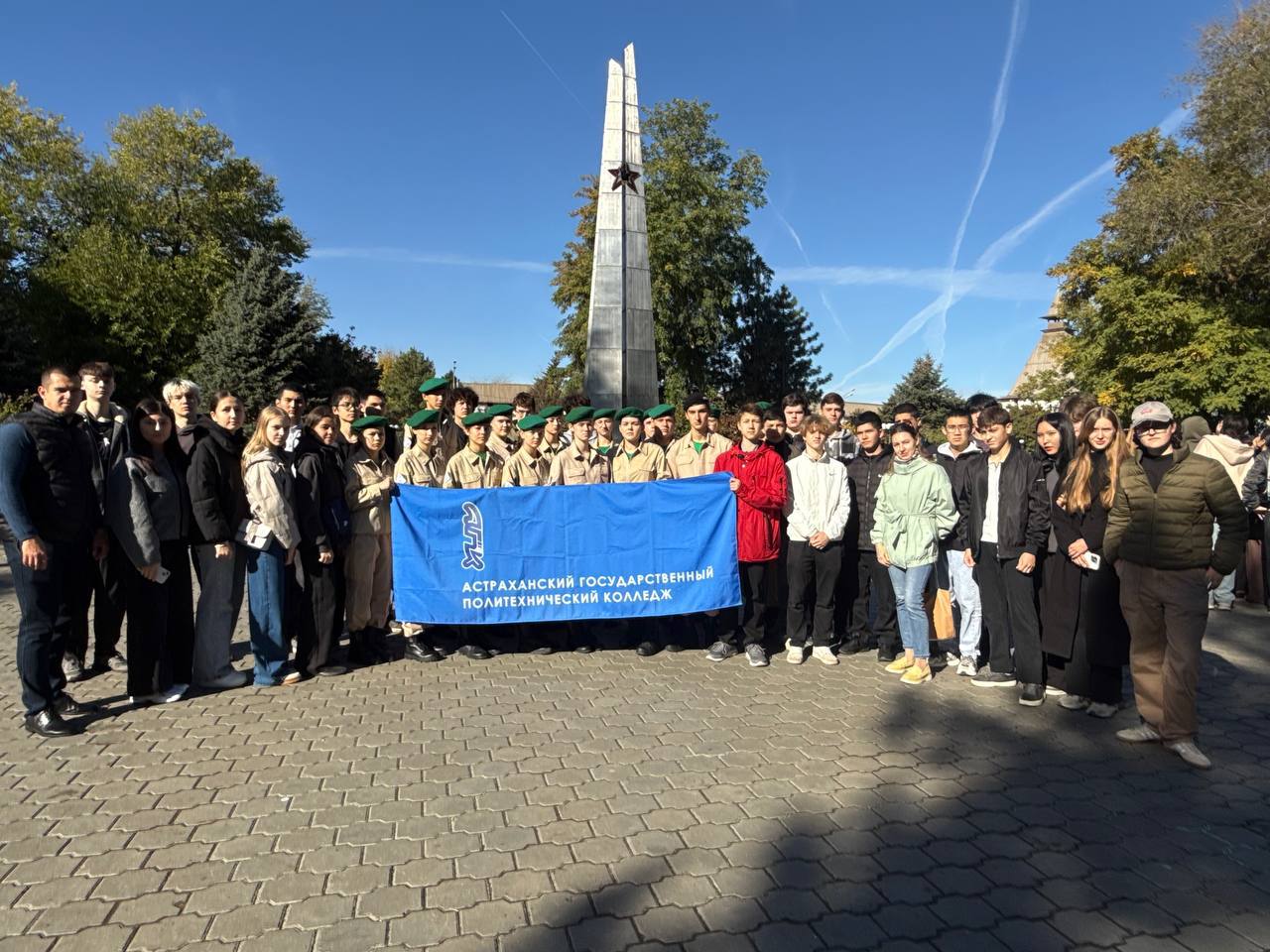 Студенты АГПК приняли участие в митинге в честь годовщины третьего формирования 28-й Краснознамённой армии Студенты АГПК приняли участие в митинге в честь годовщины третьего формирования 28-й Краснознамённой армии