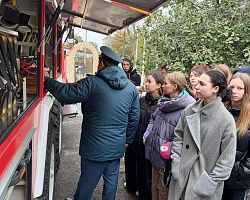 Студенты Лиманского филиала АГПК познакомились с профессией пожарного