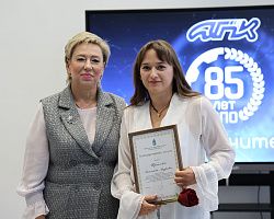 В АГПК прошел праздничный концерт к 85-летию СПО и Дню учителя  