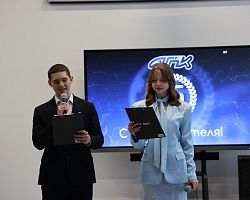 В АГПК прошел праздничный концерт к 85-летию СПО и Дню учителя  