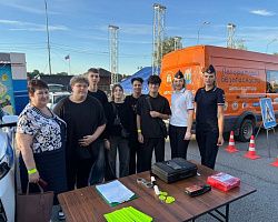 Студенты ИСП-3209к познакомились с техникой МЧС и ГИБДД